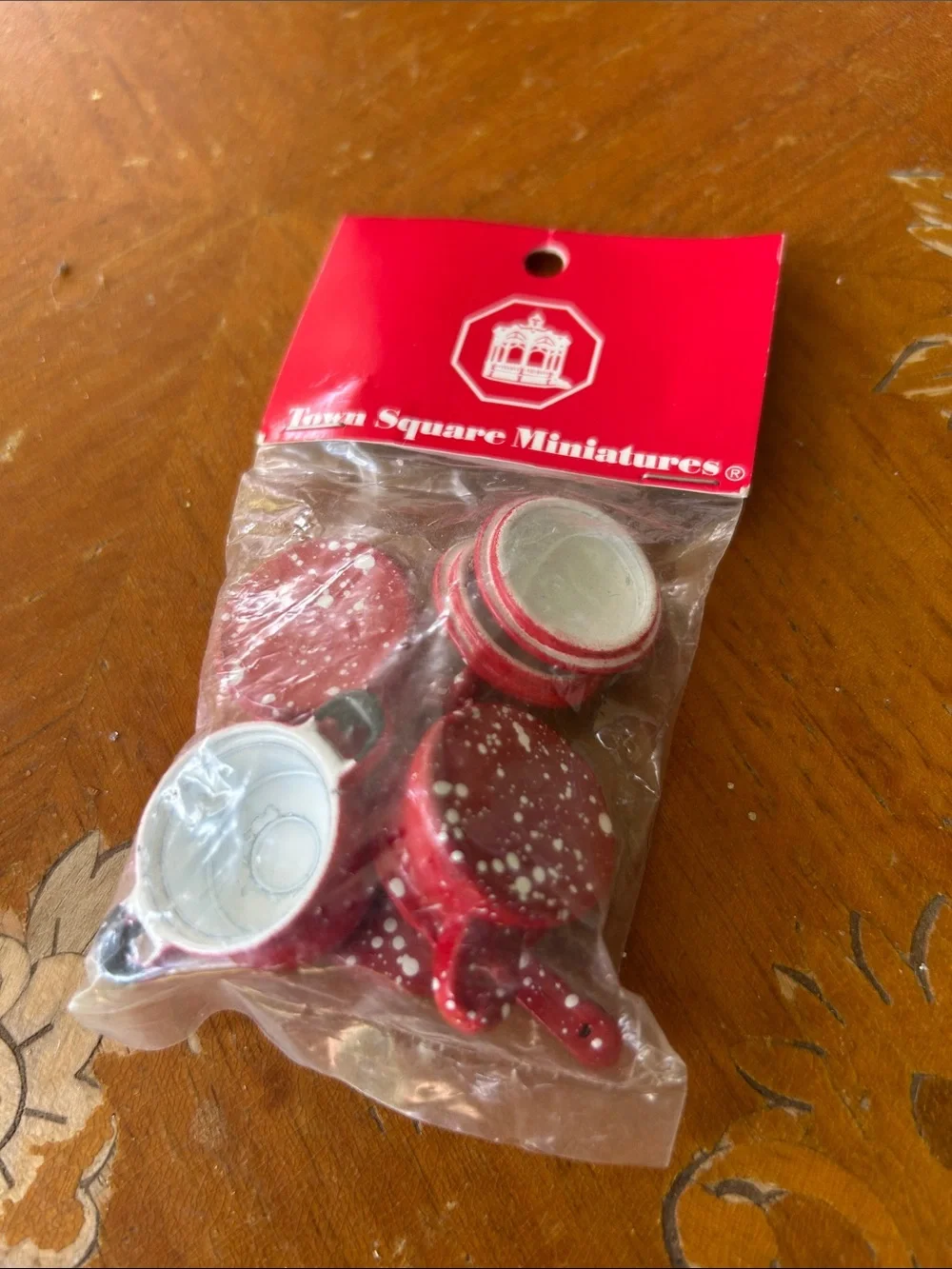 Dollhouse Miniature Red Splatter-ware Cookware Set